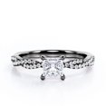 thumbnail image 1 of JeenMata Anillo de Compromiso de 4 Puntas con Diamantes de Talla Princesa con Detalles Pavé en Oro Negro de 10 K, 1 of 6