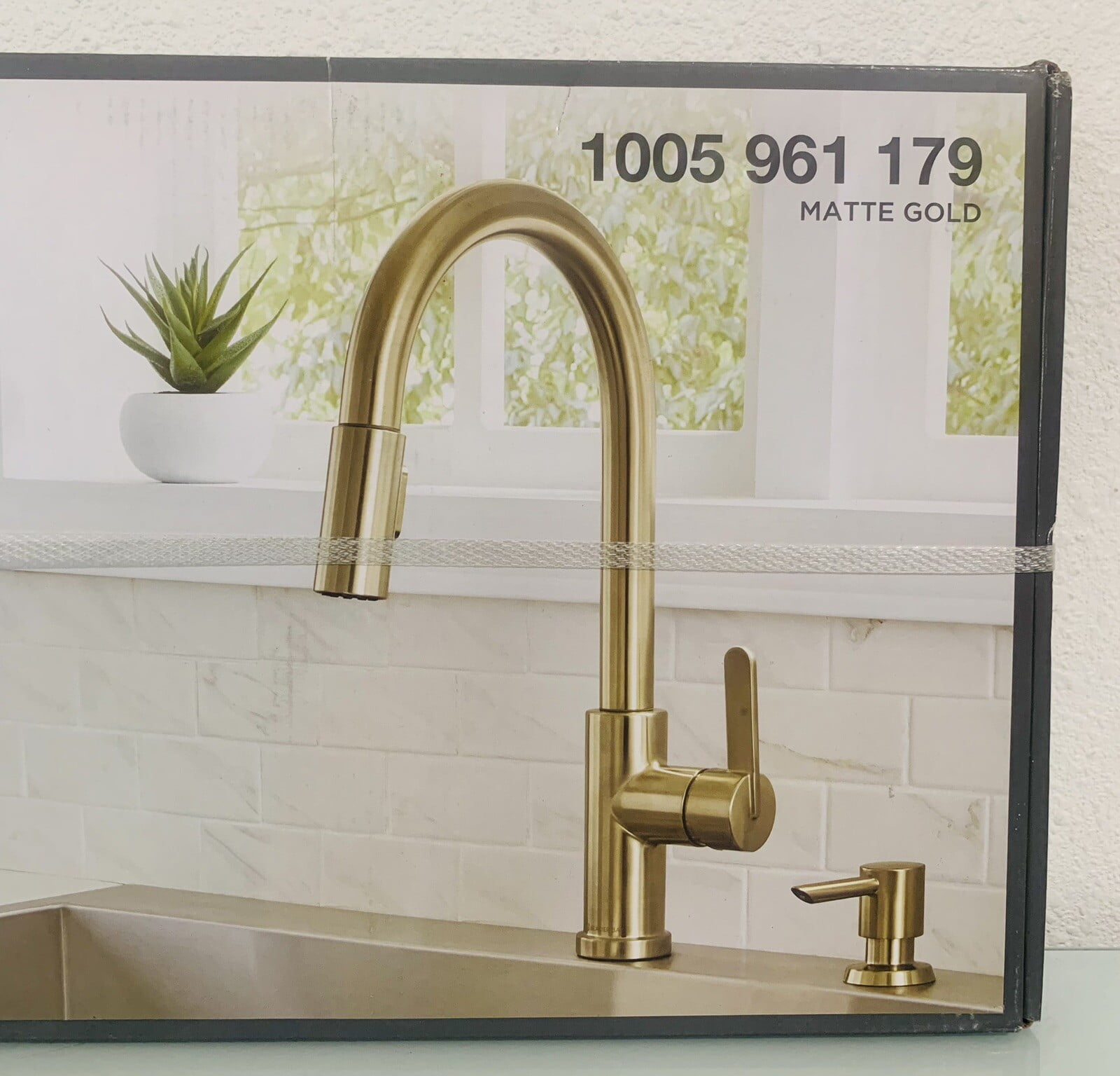Glacier Bay Paulina Single Handle Pull Down Sprayer Kitchen Faucet Matte Gold