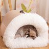 thumbnail image 1 of Cama-caseta semicerrada para perros y gatos con base antideslizante, asa de transporte, acogedora y cómoda, 40 x 30 x 28 cm, 1 unidad, 1 of 7