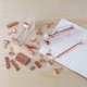 thumbnail image 2 of Kit de accesorios de escritorio de oro rosa, juego de grapadora, removedor de grapas, 1000 piezas de grapas, dispensador de cinta, bolígrafo de diamante grande y 10 clips de encuadernación Afortunado Sencillez, 2 of 5