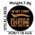 thumbnail image 2 of Broche de aleación con diseño divertido de lomo con la inscripción «I'm Not Funny But», 2 of 3