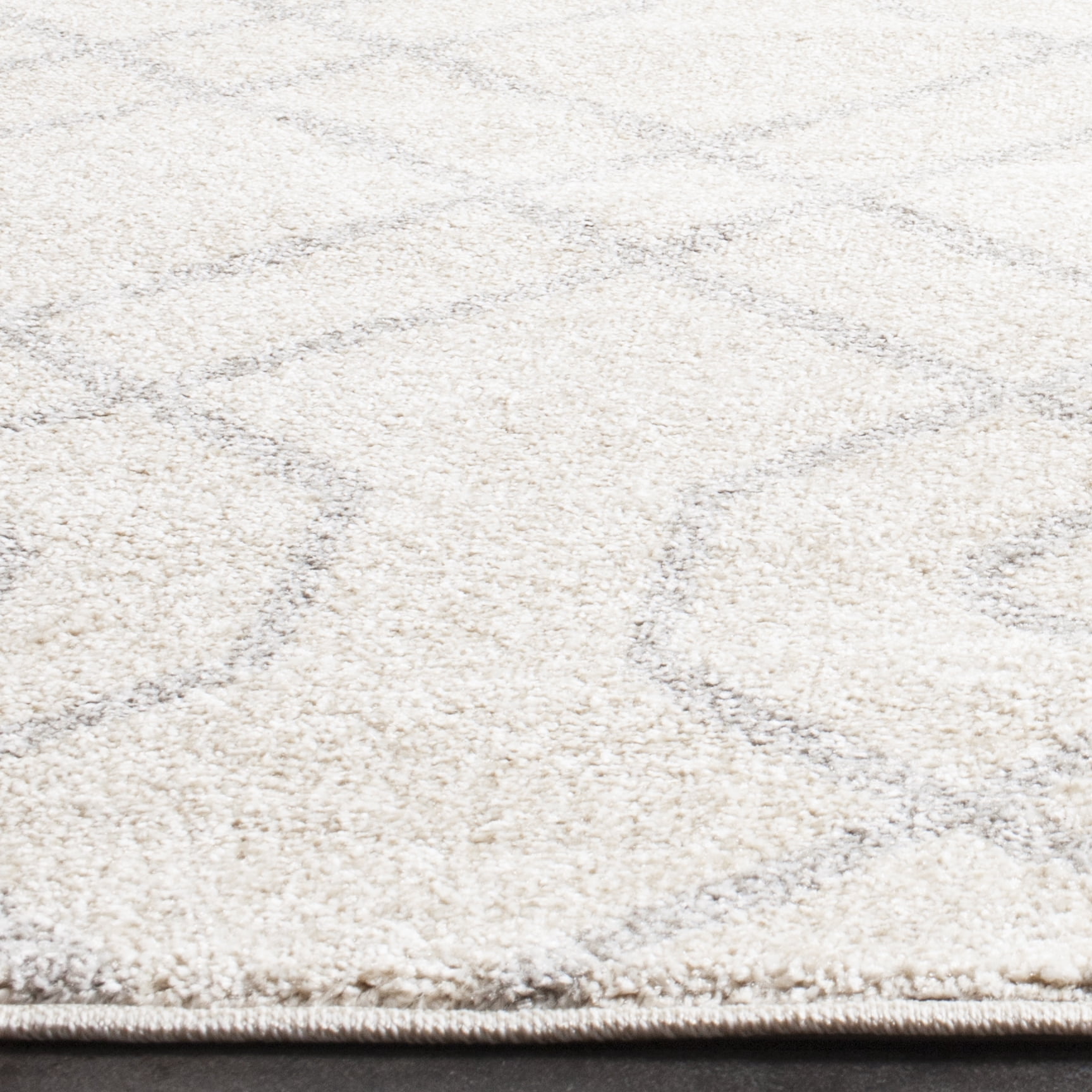 Safavieh Amherst Roseann Geometric Area Rug, Ivory/Light Gray, 8' x 10'