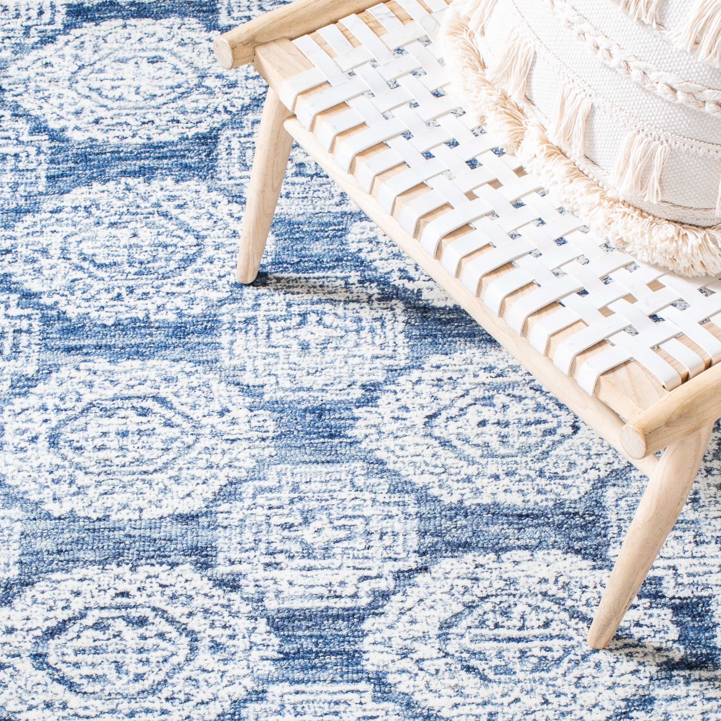 SAFAVIEH Metro Leontyne Geometric Area Rug, Natural/Blue, 6' x 6' Square