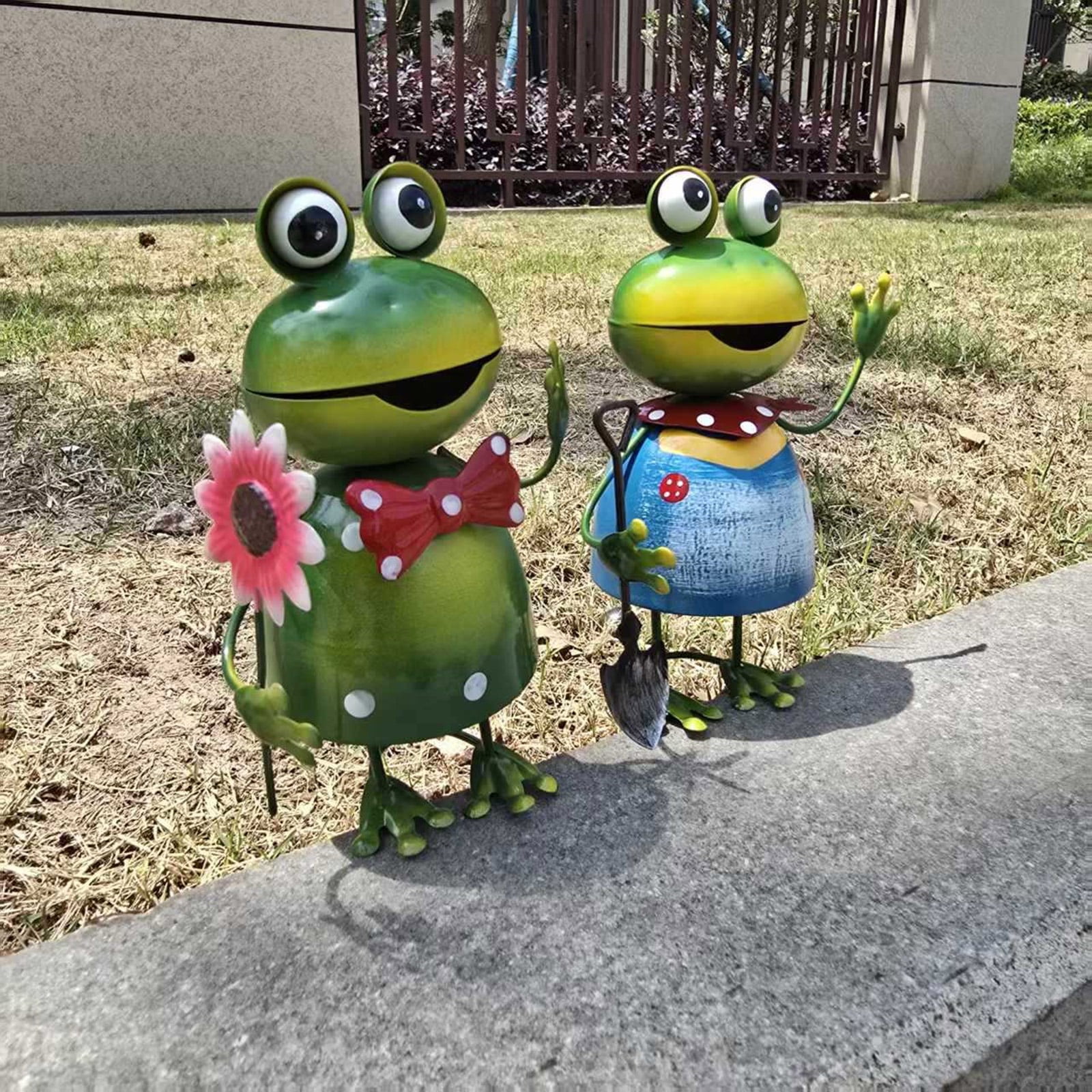 Frogs Garden Sculptures Durability Iron Outdoor Decoration for Yard Patios Lawns Gift for Mom Grandma