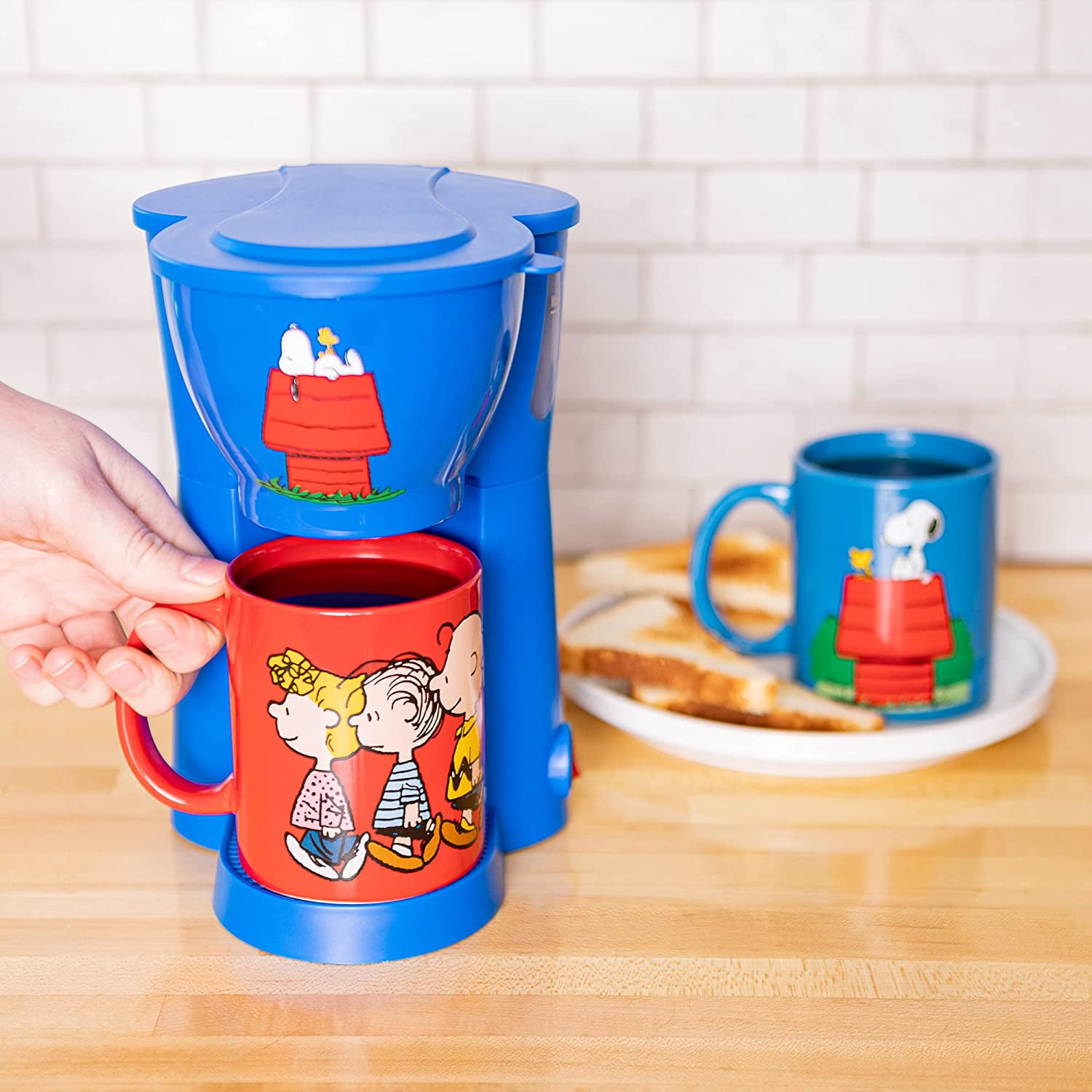 Uncanny Brands Hello Kitty Single Cup Coffee Maker Gift Set