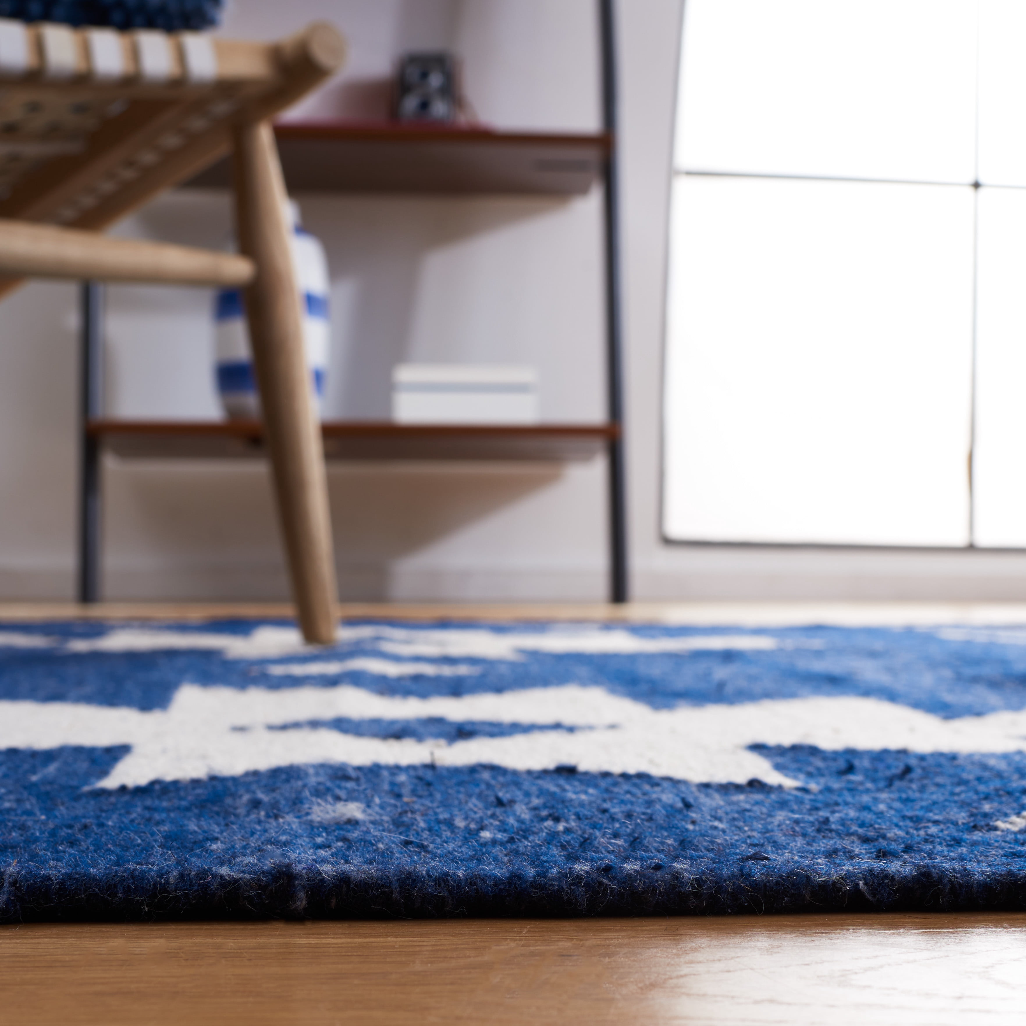 SAFAVIEH Kilim Trochez Geometric Area Rug, Navy/Ivory, 8' x 10'