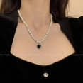 thumbnail image 1 of Collar retro de perlas, collar frío para mujer, cadena de clavícula de moda de nicho de lujo ligero, 1 of 6