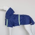 thumbnail image 1 of Impermeable para perros: el mejor amigo de tu mascota durante las tormentas, el material impermeable garantiza sequedad, las correas ajustables brindan un ajuste personalizado, el diseño de tira, 1 of 5