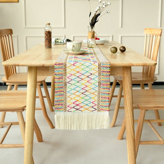 Chemin de Table en Coton et Lin Simple et Simple avec Pompons Assortis pour Décoration de Table à Thé de Vacances