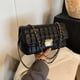 thumbnail image 1 of Bolso cuadrado de cuero de PU Bolso de hombro acolchado para mujer con bolso de cadena Bolso hobo, 1 of 9