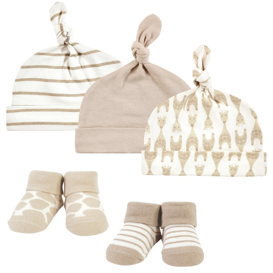 Hudson Baby Unisex Cap and Socks Set, Modern Giraffe, 0-9 Months