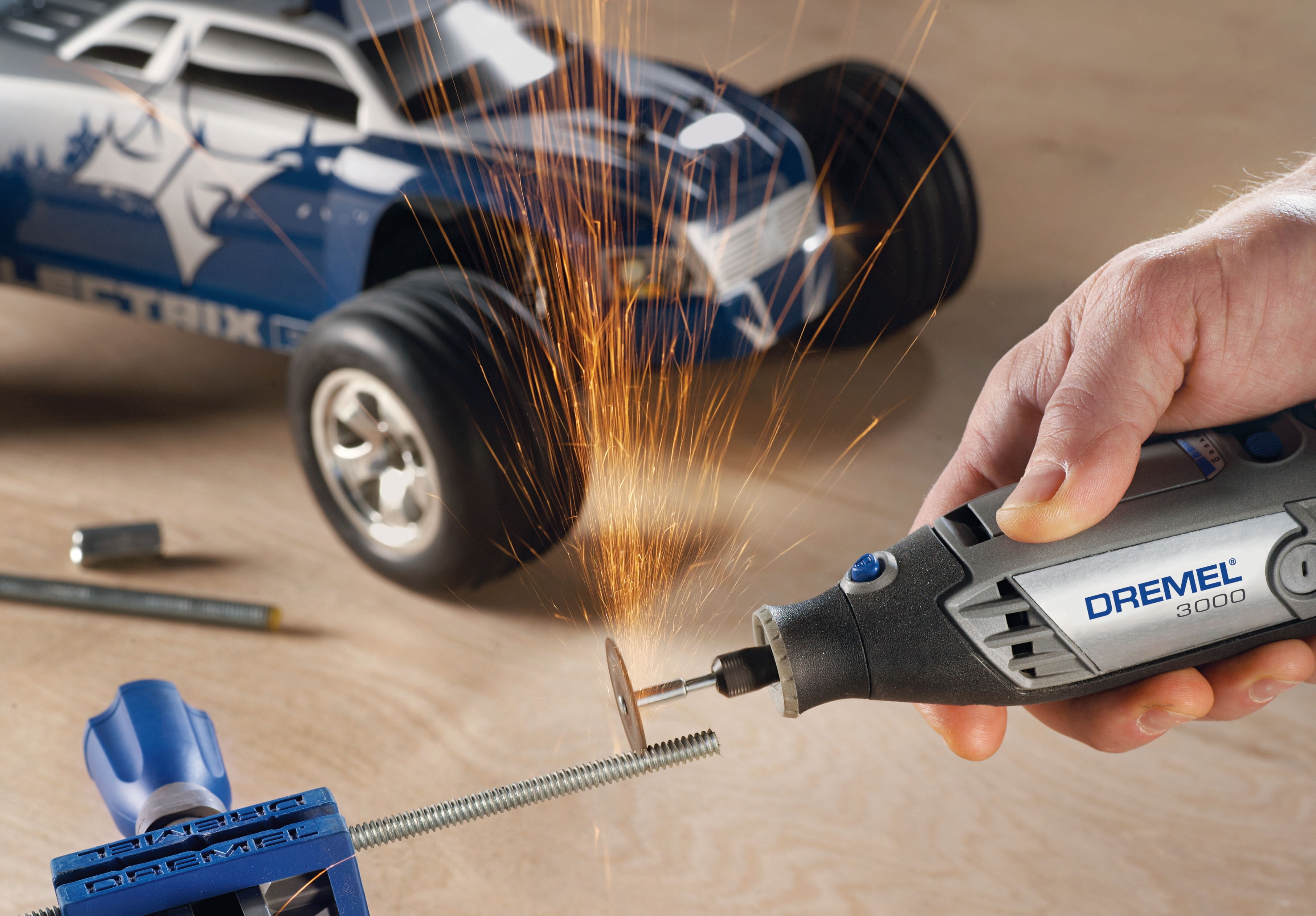 Dremel 3000-N/18 Variable Speed Rotary Tool with EZ Twist™ Nose Cap, 18  Accessories 