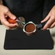 thumbnail image 5 of Tapete de silicona antideslizante para apisonar café, color negro, para encimeras, estaciones de café, uso doméstico y en la cocina, 5 of 8