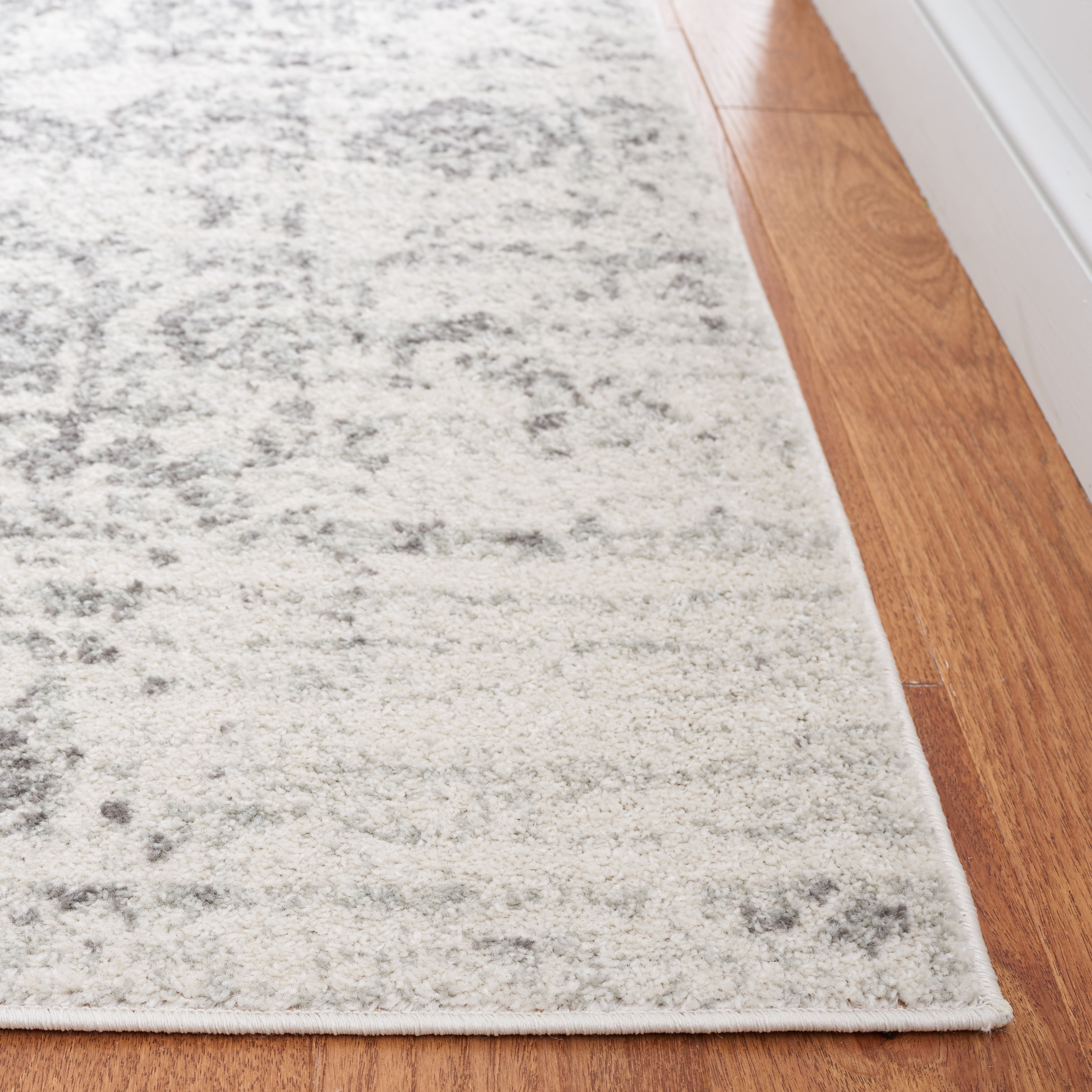SAFAVIEH Madison Katina Traditional Area Rug, Silver/Ivory, 12' x 15' - X-Large - Traditional Design, Silver & Ivory, Non-Shedding & Easy Cleaning, Ideal for Living Room, Bedroom, Dining Space
