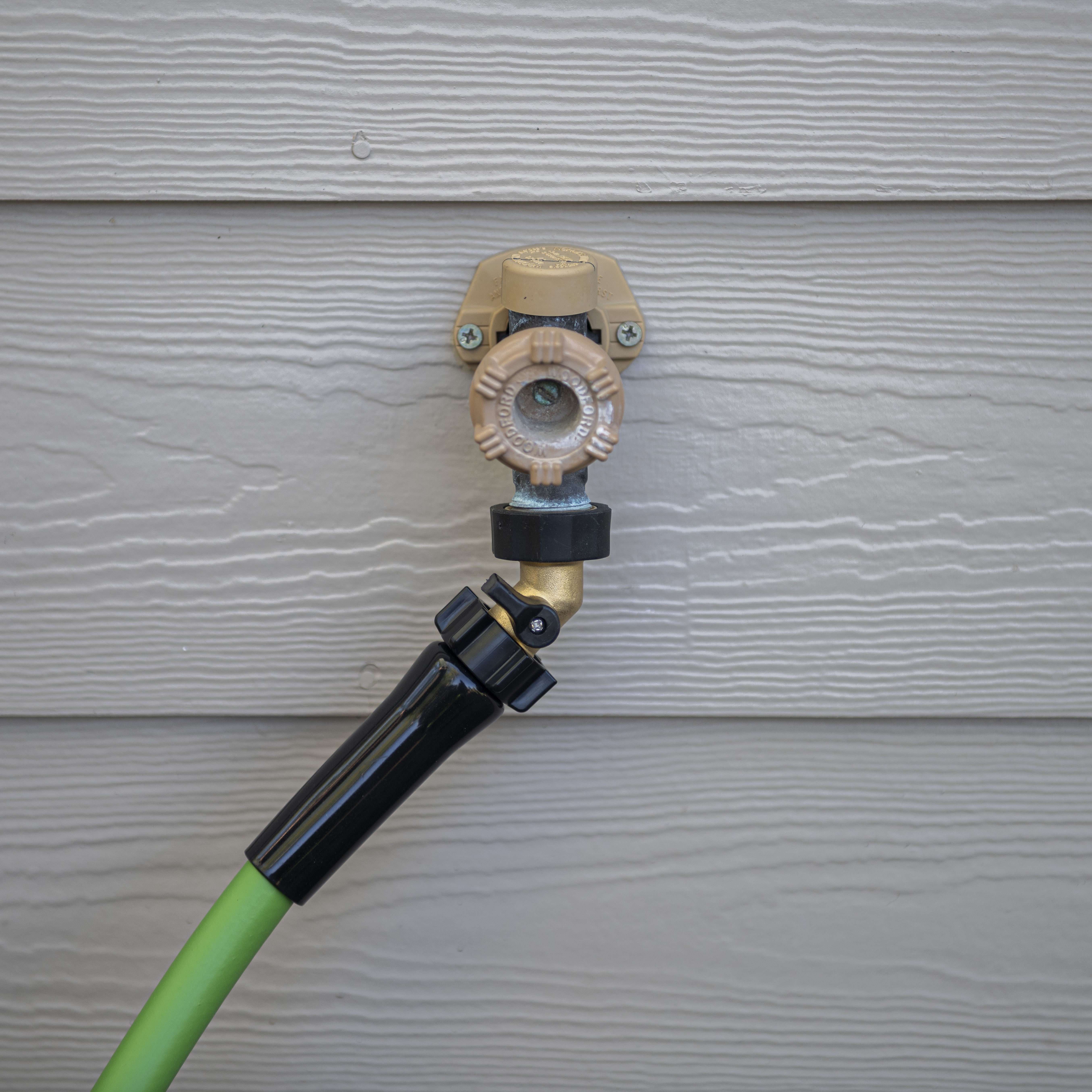 Expert Gardener Brass Angle Hose Shut-Off Connector