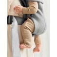 thumbnail image 3 of BabyBj&ouml;rn - Portabeb&eacute;s Mini en tejido de punto 3D, gris claro, 3 of 7