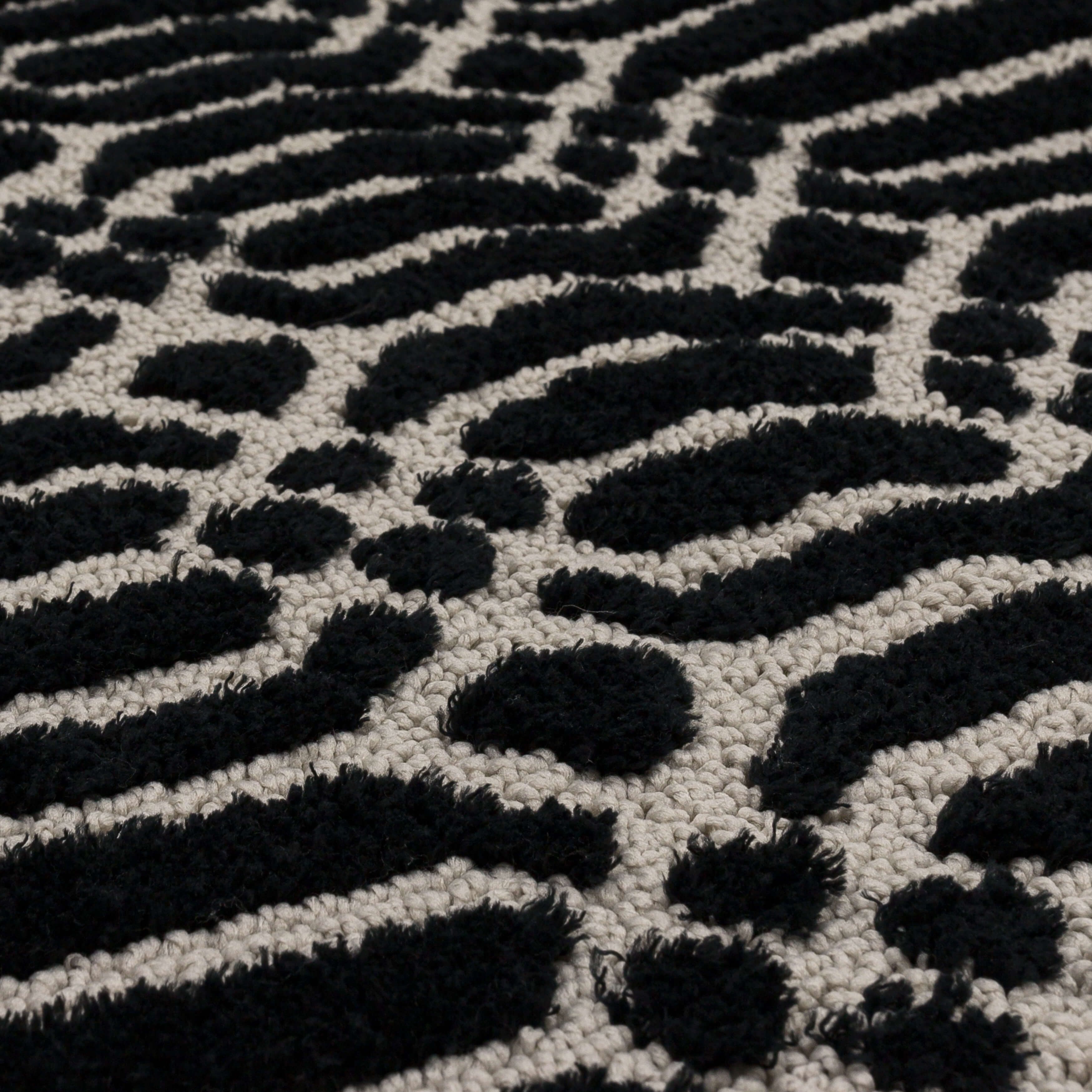 Mohawk Linkage Bath Mat Soft Absorbent Quick Dry Machine Washable Non-Slip Bathroom Mat, Black/ Flint, 20" x 34"