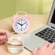 thumbnail image 4 of Mini bonito reloj despertador analógico Retro Vintage con doble campana para niños, sin repetición, funciona con pilas, campana fuerte para personas que duermen mucho, 4 of 5