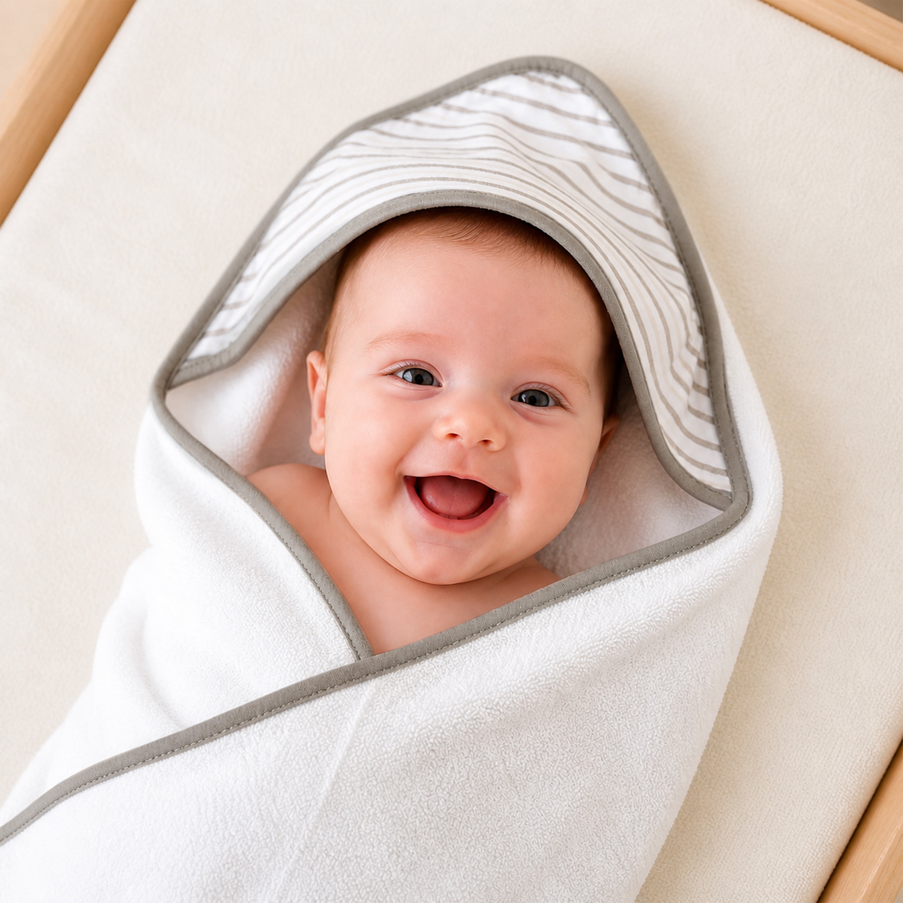 Dream On Me Baby 2 Piece Hooded Towels & 12 - Piece Washcloth Set in Soft Grey