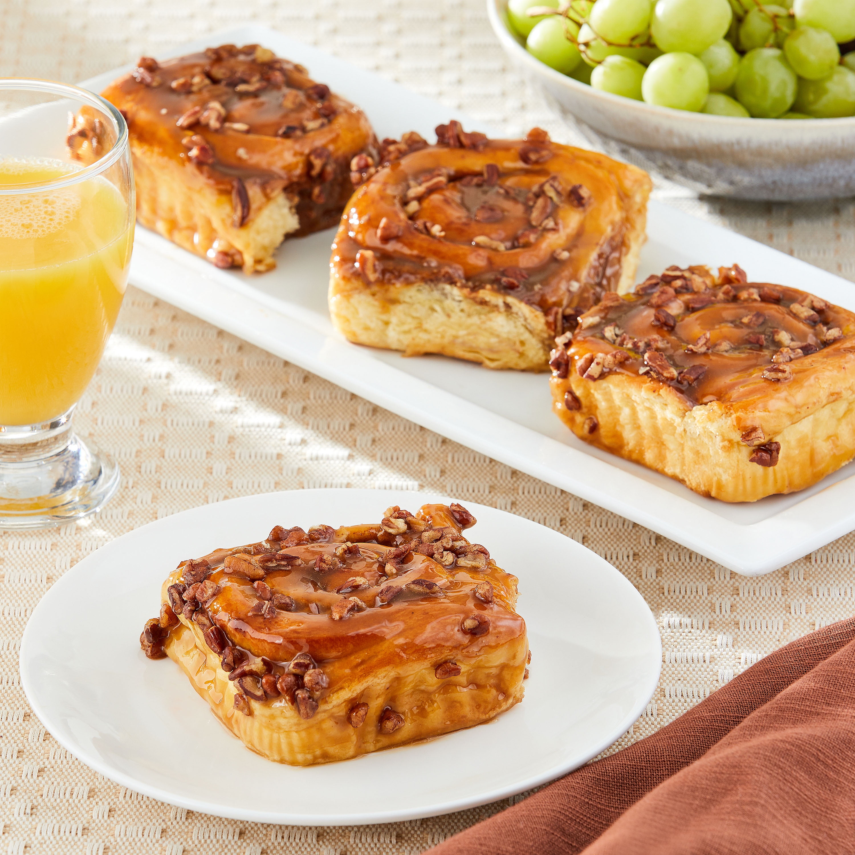 Marketside Pecan Sticky Bun, 18 oz Clamshell, 4 Rolls