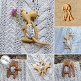 thumbnail image 3 of Broche de madera con diseño de pájaro, divertidos y bonitos alfileres para chal, hebillas para bufandas, juego de joyas, insignias artesanales, alfileres de dibujos animados, 3 of 3
