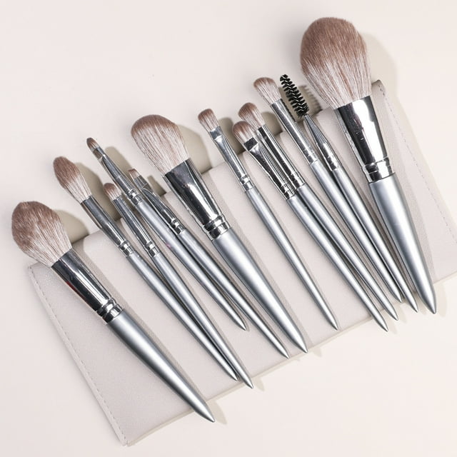 Nvzi Juego de 12 brochas de maquillaje para base, polvos, correctores, sombras de ojos, rubor y brochas de maquillaje plateadas con bolsa de almacenamiento gris