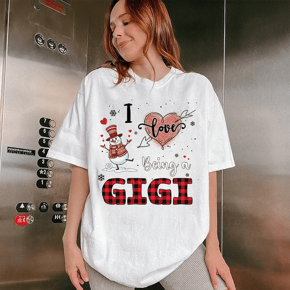 I Love Being a Gigi Graphic T-Shirt – Cute Grandma Winter Gift Tee