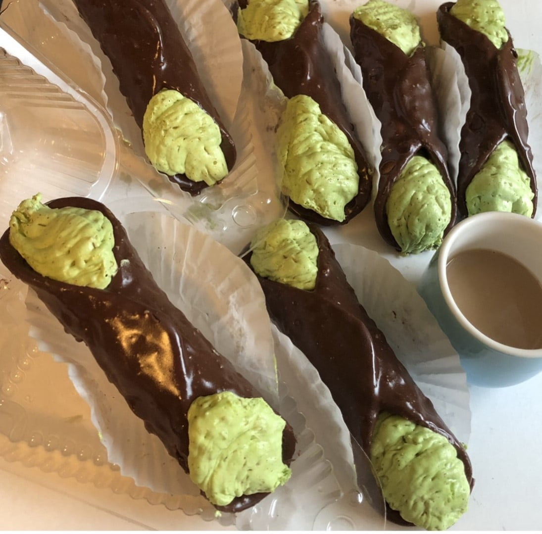 CHEER DUBAI CHOCOLATE PISTACHIO CANNOLI, 6 PER PACK, CHOCOLATE COVERED SHELLS, PISTACHIO CREAM FILLED ITALIAN CANNOLI PASTRY