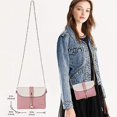 thumbnail image 4 of Bolso bandolera pequeño con colgante CHAO de piel sintética rosa, 4 of 5