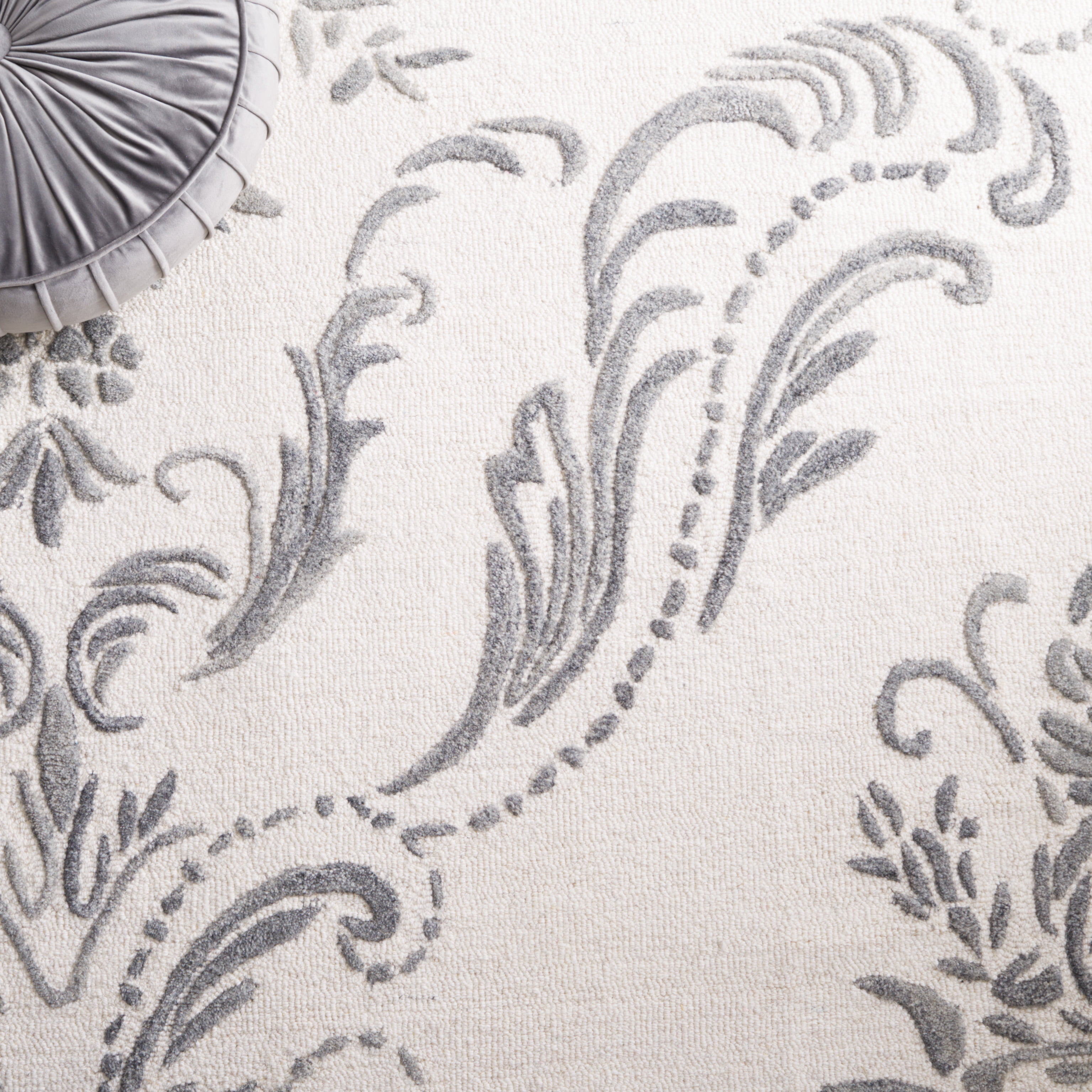 SAFAVIEH Jardin Salome Leaves Area Rug, Ivory/Gray, 6' x 6' Round