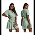 thumbnail image 2 of Vestido Plisado Informal de Corta con Escote en V y Cintura Alta para Mujer, de Color Liso. Verde XL, 2 of 10