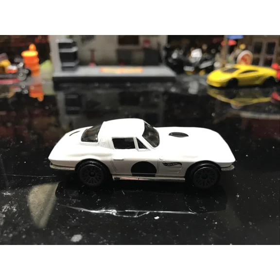 Hot Wheels 2021 64 Corvette Sting Ray Die Cast 1:64