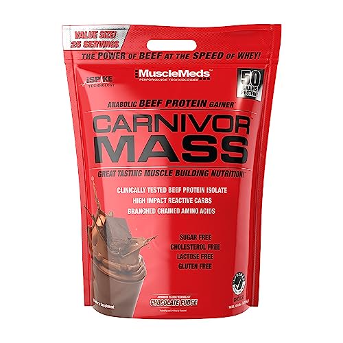 musclemeds carnivor mass ganador de proteína de carne de vacuno anabólico, dulce de chocolate, 10,4 libras, marrón, 003679 bolsa roja frontal de pie con asa, vista centrada que muestra el nombre CARNIVOR MASS y el logotipo MuscleMeds, rótulo que indica 50 g de proteína, imagen de un vaso con batido de chocolate y texto que señala libre de azúcar, colesterol, lactosa y gluten. Adecuado también como opción para preparar batidos de alto contenido proteico en ciclos de ganancia muscular.