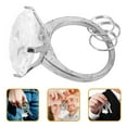 thumbnail image 3 of Llavero con anillo de compromiso de diamantes grandes, ideal como regalo romántico para bodas., 3 of 5