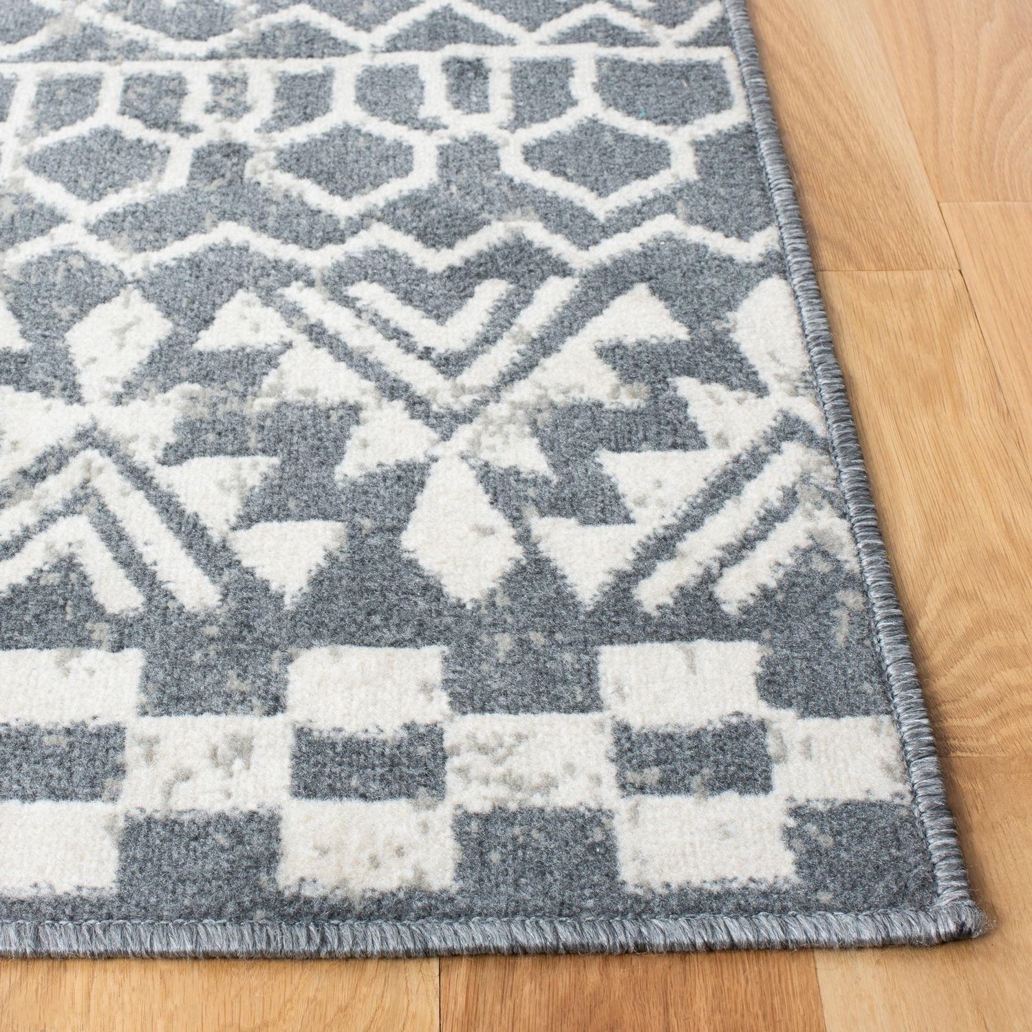 Safavieh Pyramid Henrietta Geometric Area Rug