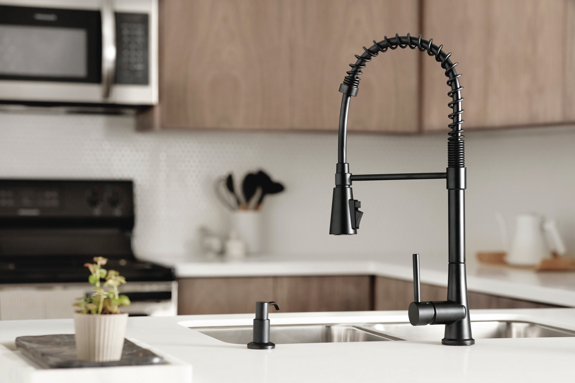 Single-Handle Commerical Kitchen Faucet