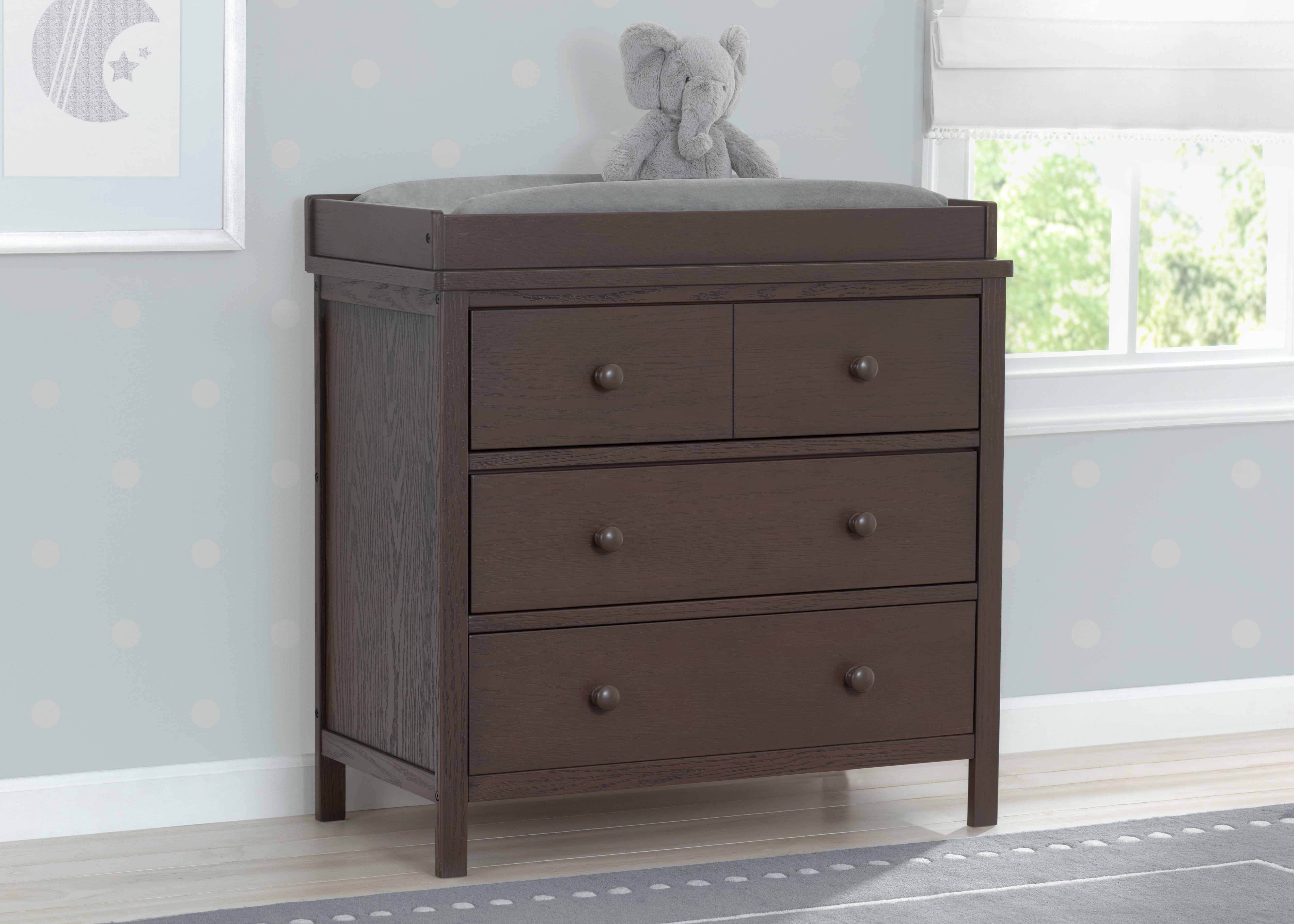 Delta Children Middleton Changing Top #W0551, Greenguard Gold Certified, Textured Cocoa