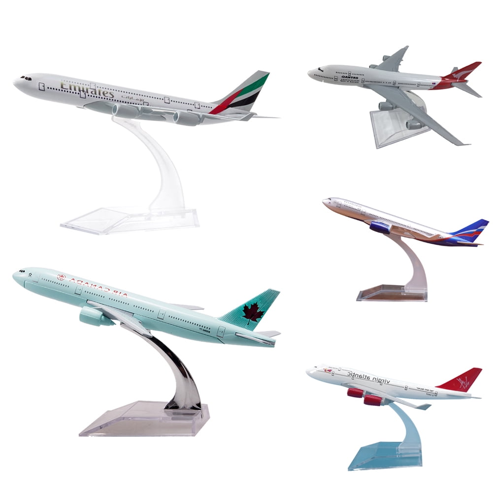 Travel-inspired airplane desk decor ideas for your office or home desk