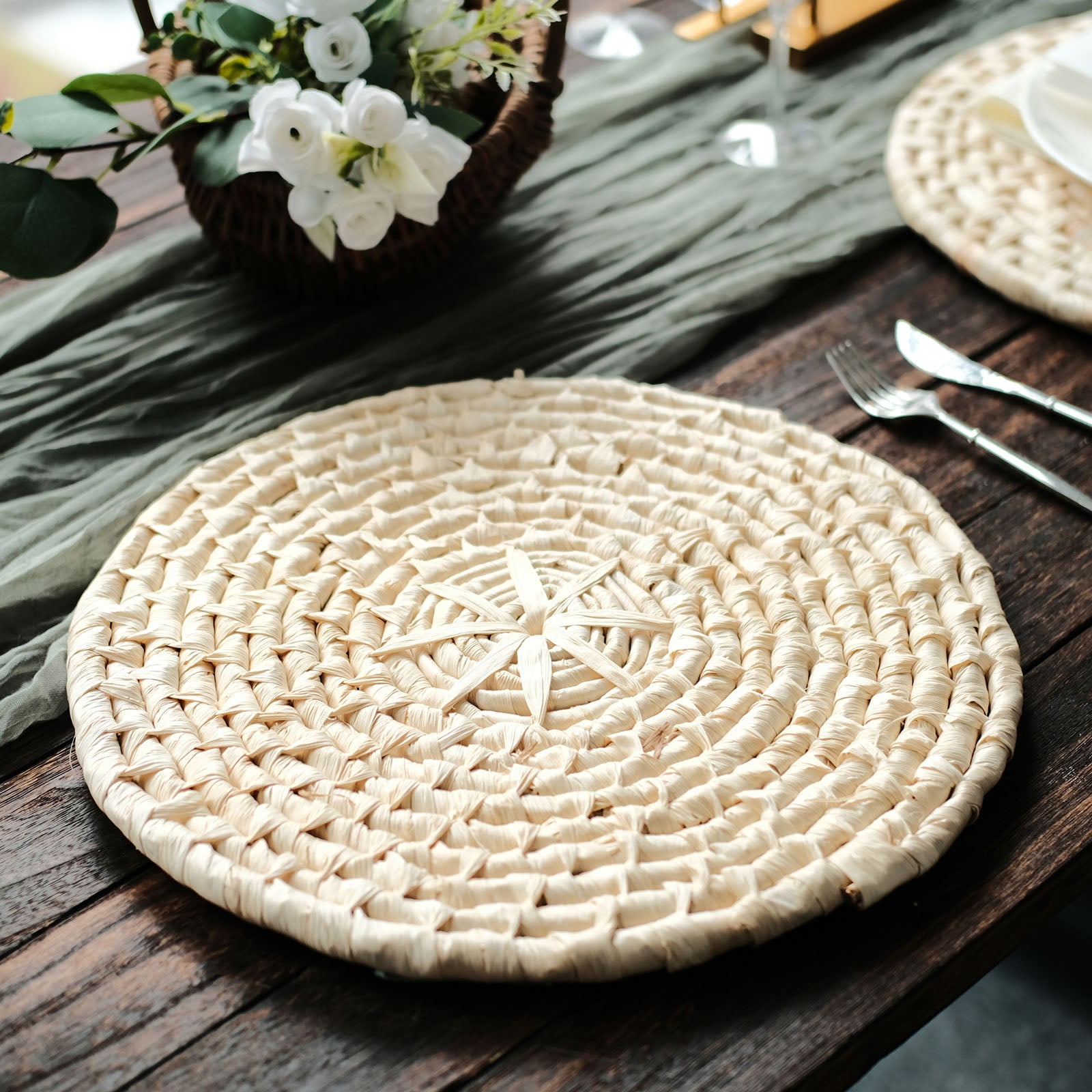 Efavormart 4 | Natural Corn Husk 15" Round Woven Placemats, Braided Rustic Rattan Tablemats -