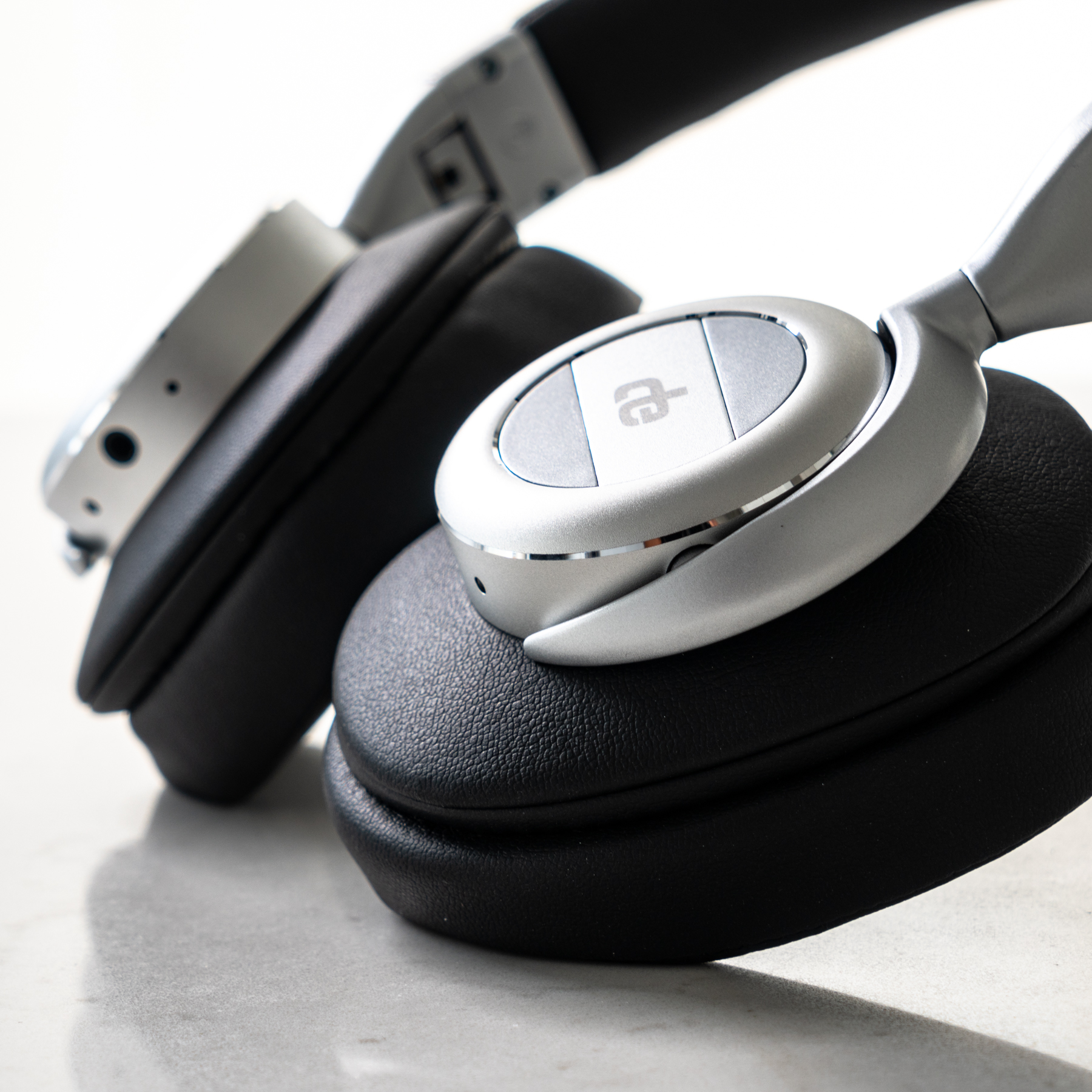 Decibel Electronics Bluetooth Noise Cancelling Over-Ear Headphones, Black, Decibel H78 - image 4 of 9