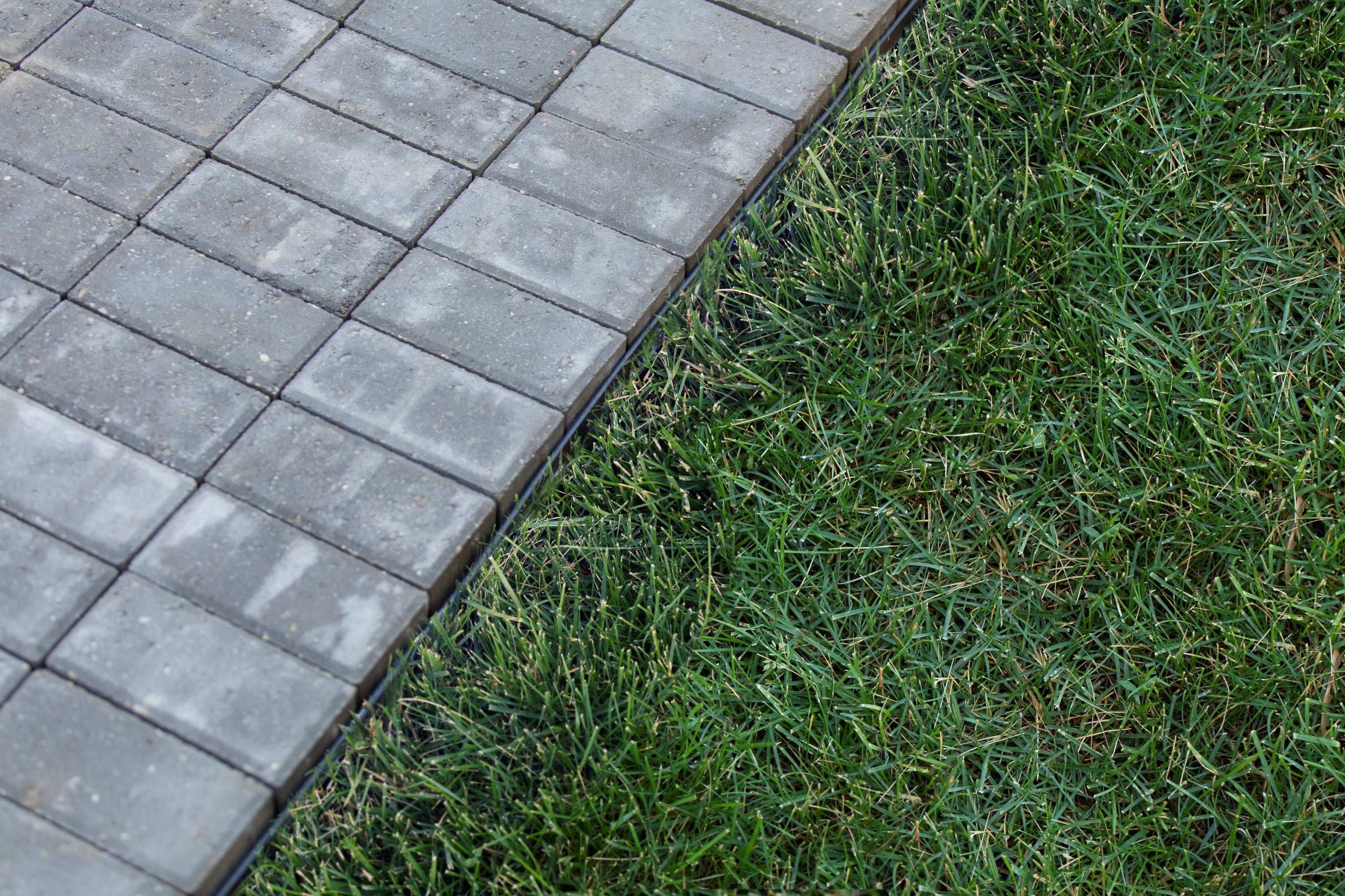 Master Mark Plastic Paver Edging, 1.5 in. x 60 ft., Black, Flexible Landscape and Garden Edging Border, 47260-1