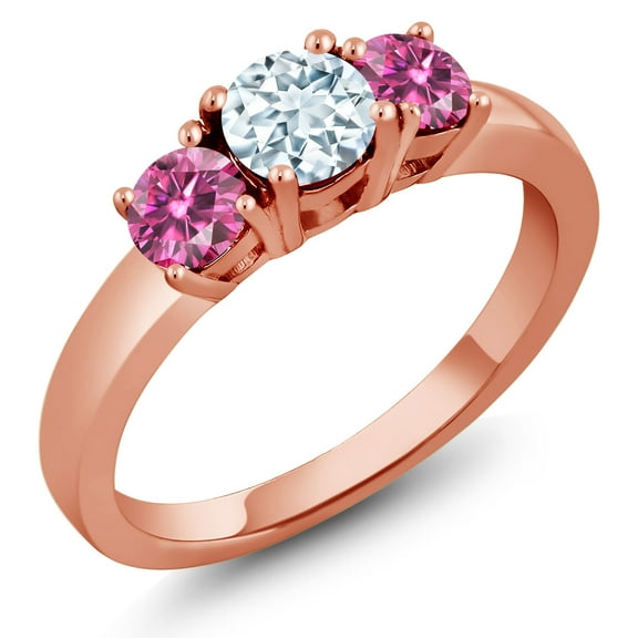 Gem Stone King 18K Rose Gold Plated Silver 3-Stone Ring Round Sky Blue Aquamarine and Vivid Pink Moissanite (0.96 Cttw, Size 7)