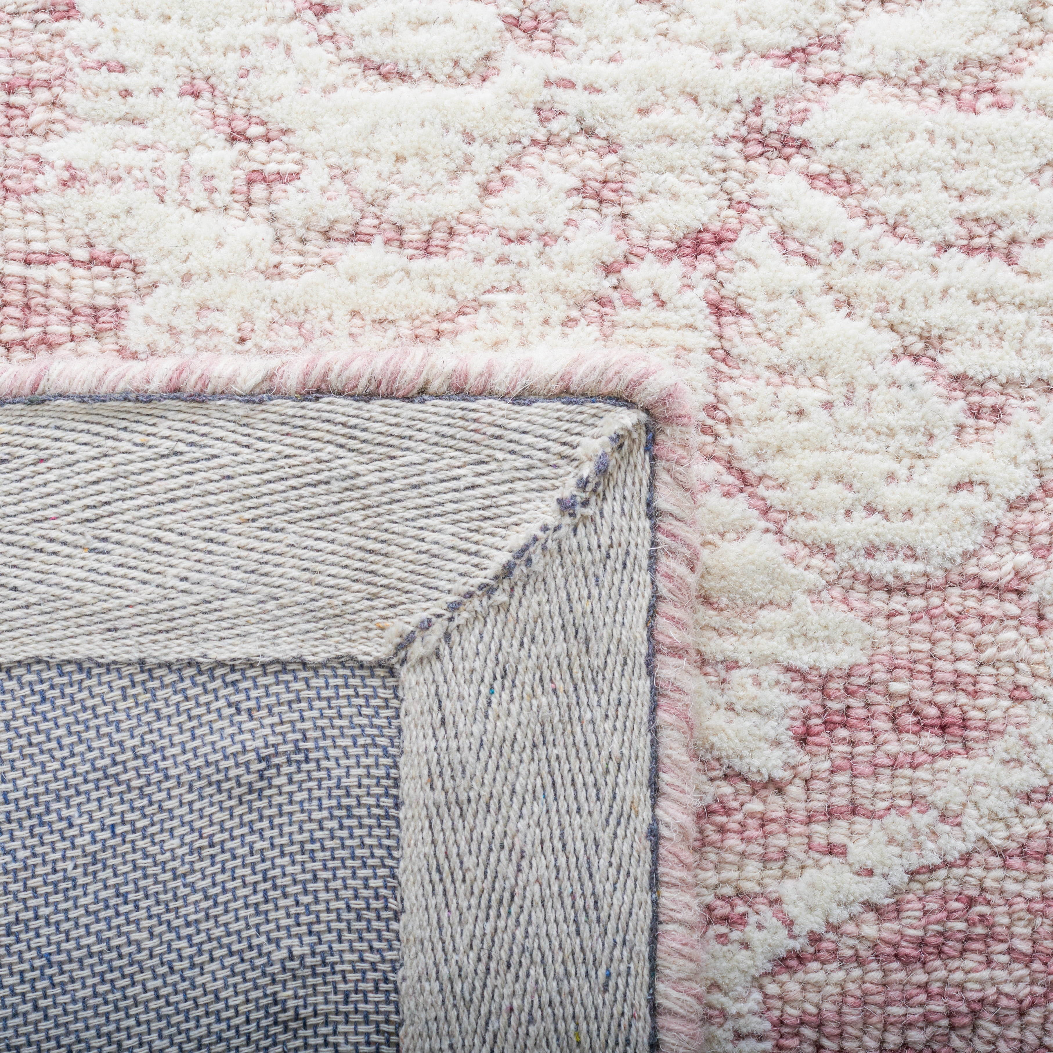 Safavieh Metro Sutton Medallion Area Rug, Pink/Ivory, 4' x 6'