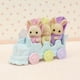 thumbnail image 4 of Set de baño para bebés Calico Critters Ternurines Toy Triplets con accesorios, 4 of 5