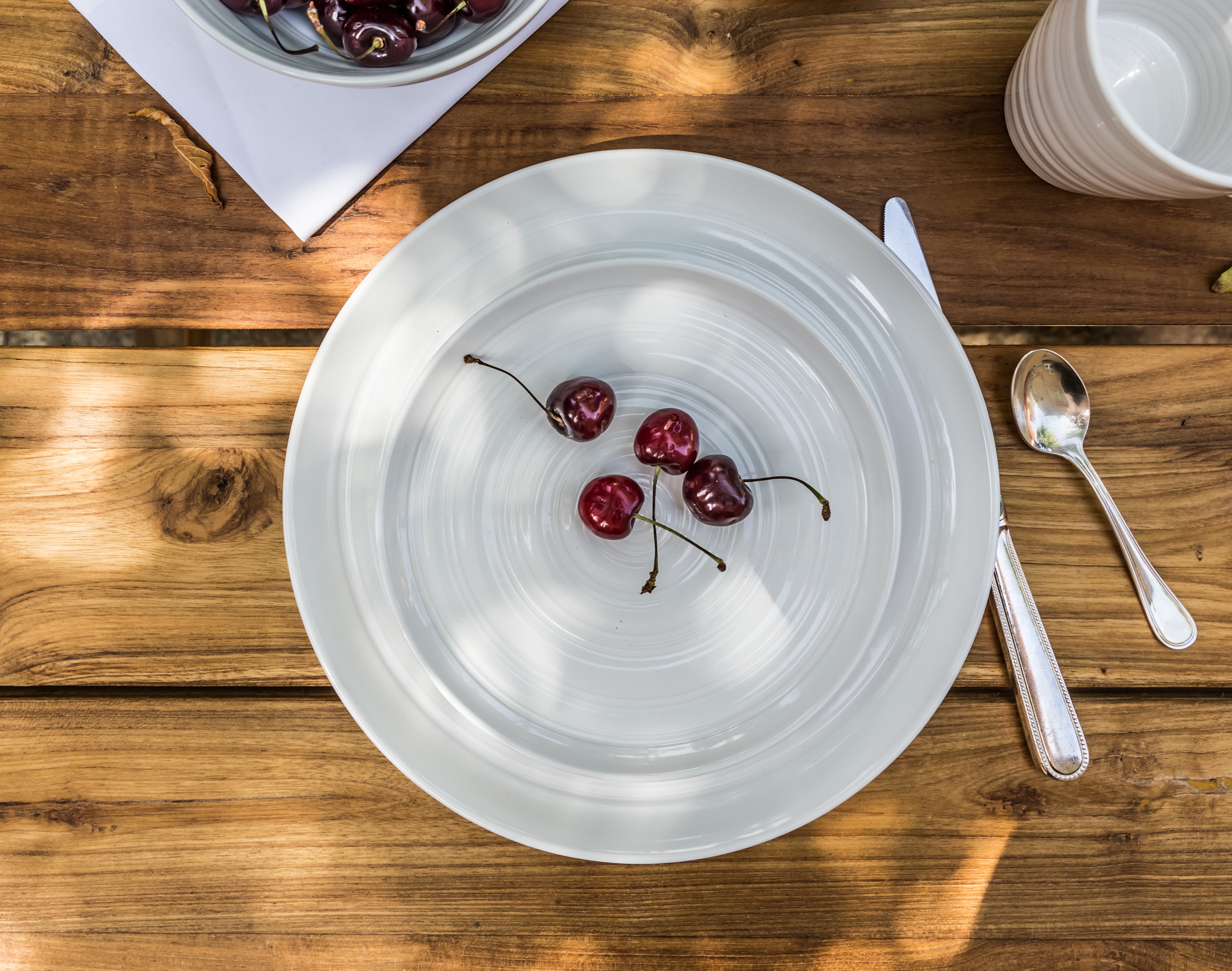 Woven Paths Farmhouse 16-Piece Dinnerware Set, White