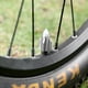 thumbnail image 1 of Sombrero De Válvula De Neumático 2 piezas de aluminio MTB bicicleta bicicleta neumático de coche tapa de válvula cubierta de polvo de neumático (plata), 1 of 5