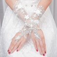 thumbnail image 3 of Guantes de encaje elegantes largos de cortesía de verano con flores y perlas y lazo para los dedos -4050358664481, 3 of 5