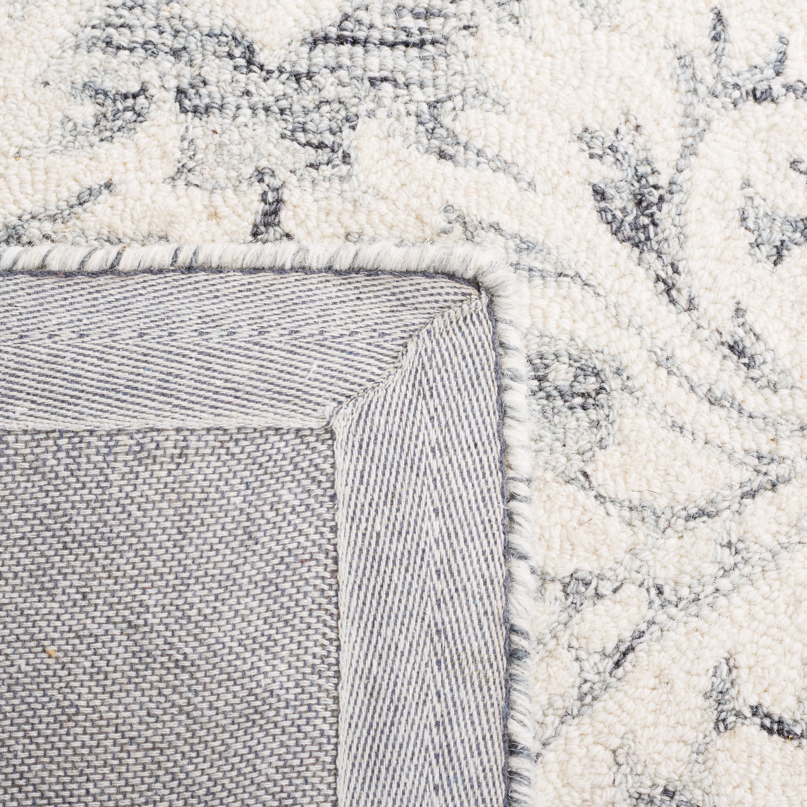 SAFAVIEH Blossom Travis Damask Area Rug, Grey/Ivory, 8' x 10'