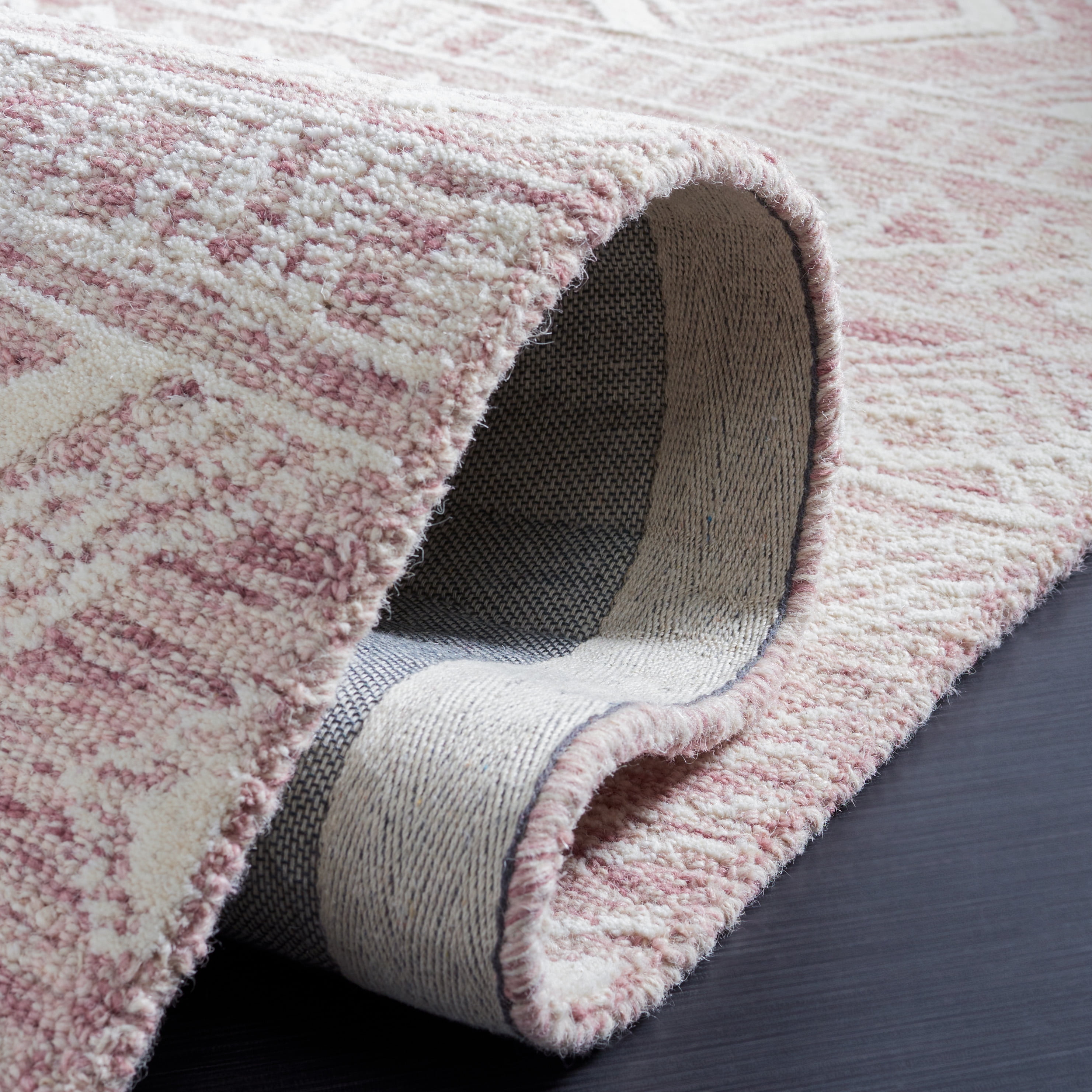 SAFAVIEH Metro Daria Medallion Area Rug, Dark Pink/Ivory, 3' x 5'