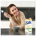 thumbnail image 4 of Bebida vegetal Silk sabor almendra con vainilla sin azúcar 946 ml, 4 of 5